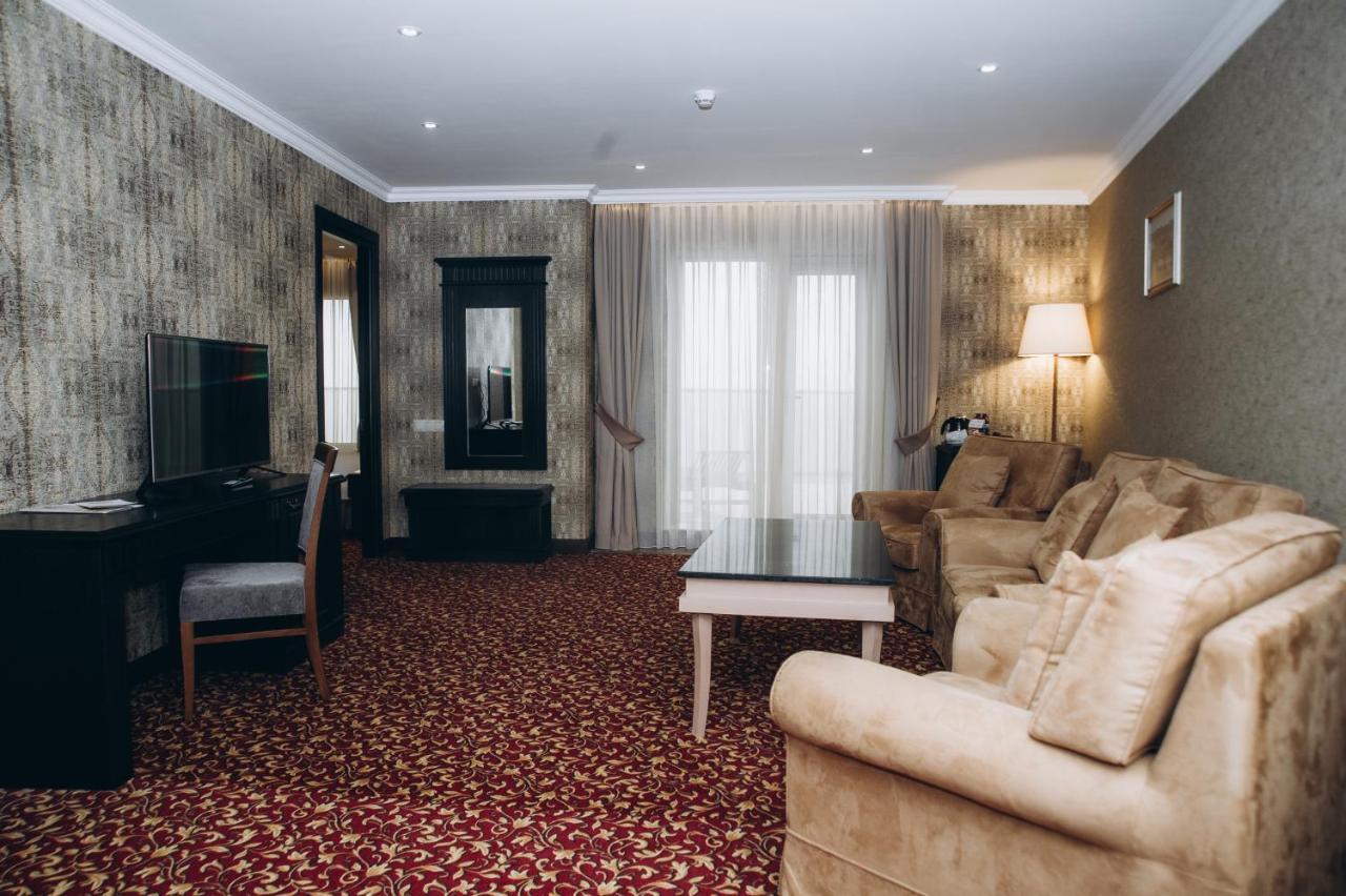 Colosseum Marina Hotel Batumi Eksteriør billede