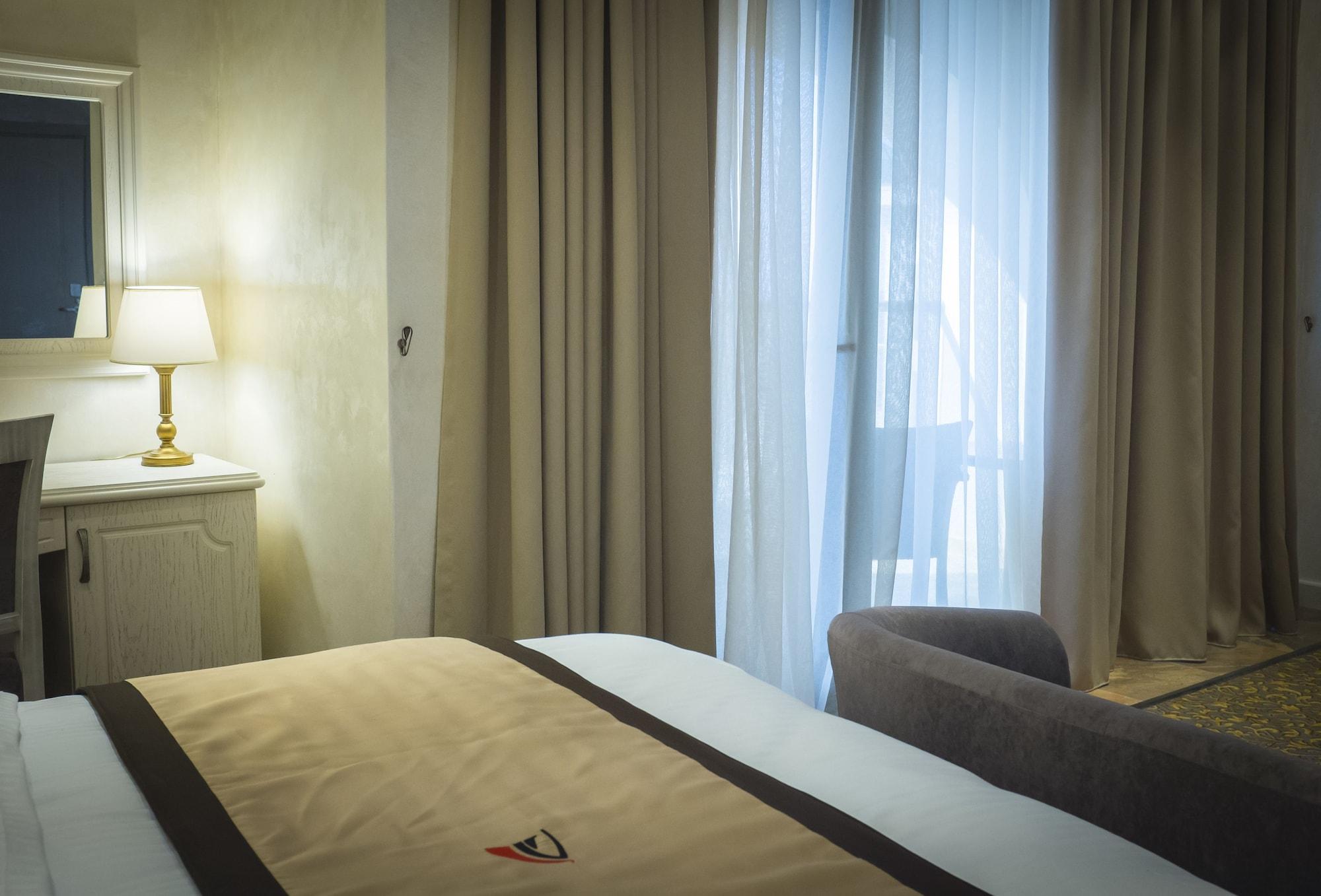 Colosseum Marina Hotel Batumi Eksteriør billede