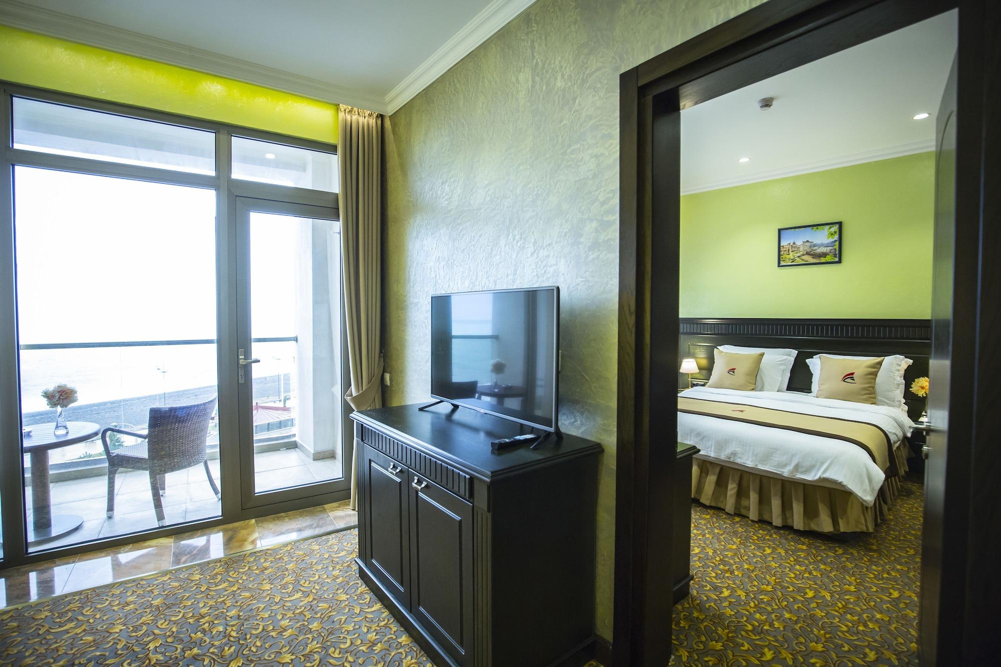 Colosseum Marina Hotel Batumi Eksteriør billede