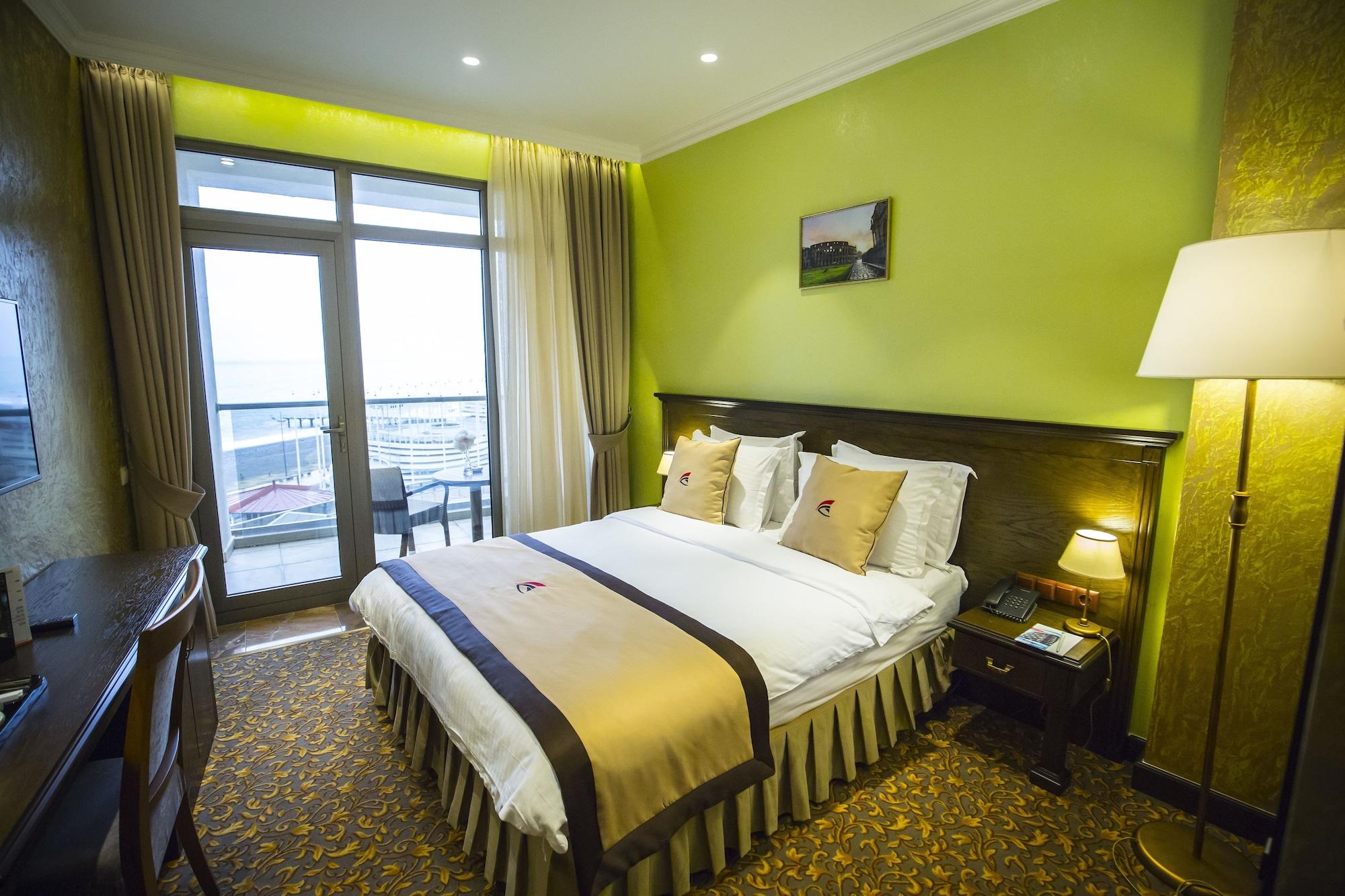 Colosseum Marina Hotel Batumi Eksteriør billede