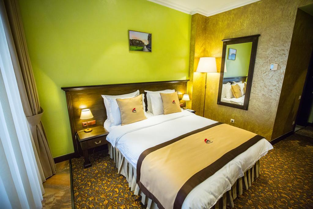 Colosseum Marina Hotel Batumi Værelse billede