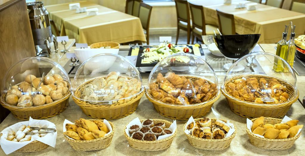 Colosseum Marina Hotel Batumi Eksteriør billede