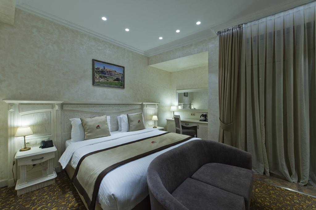 Colosseum Marina Hotel Batumi Eksteriør billede