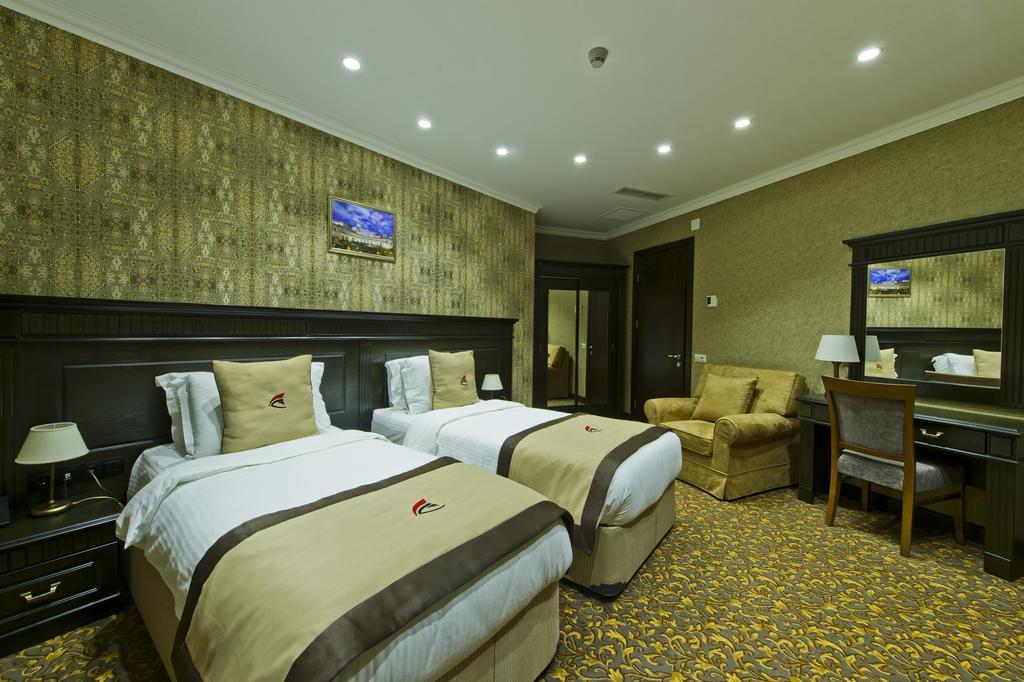 Colosseum Marina Hotel Batumi Eksteriør billede