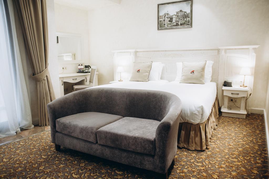 Colosseum Marina Hotel Batumi Eksteriør billede