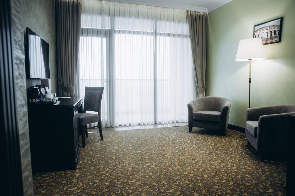 Colosseum Marina Hotel Batumi Eksteriør billede
