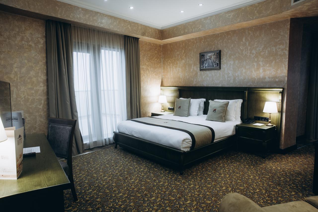 Colosseum Marina Hotel Batumi Eksteriør billede